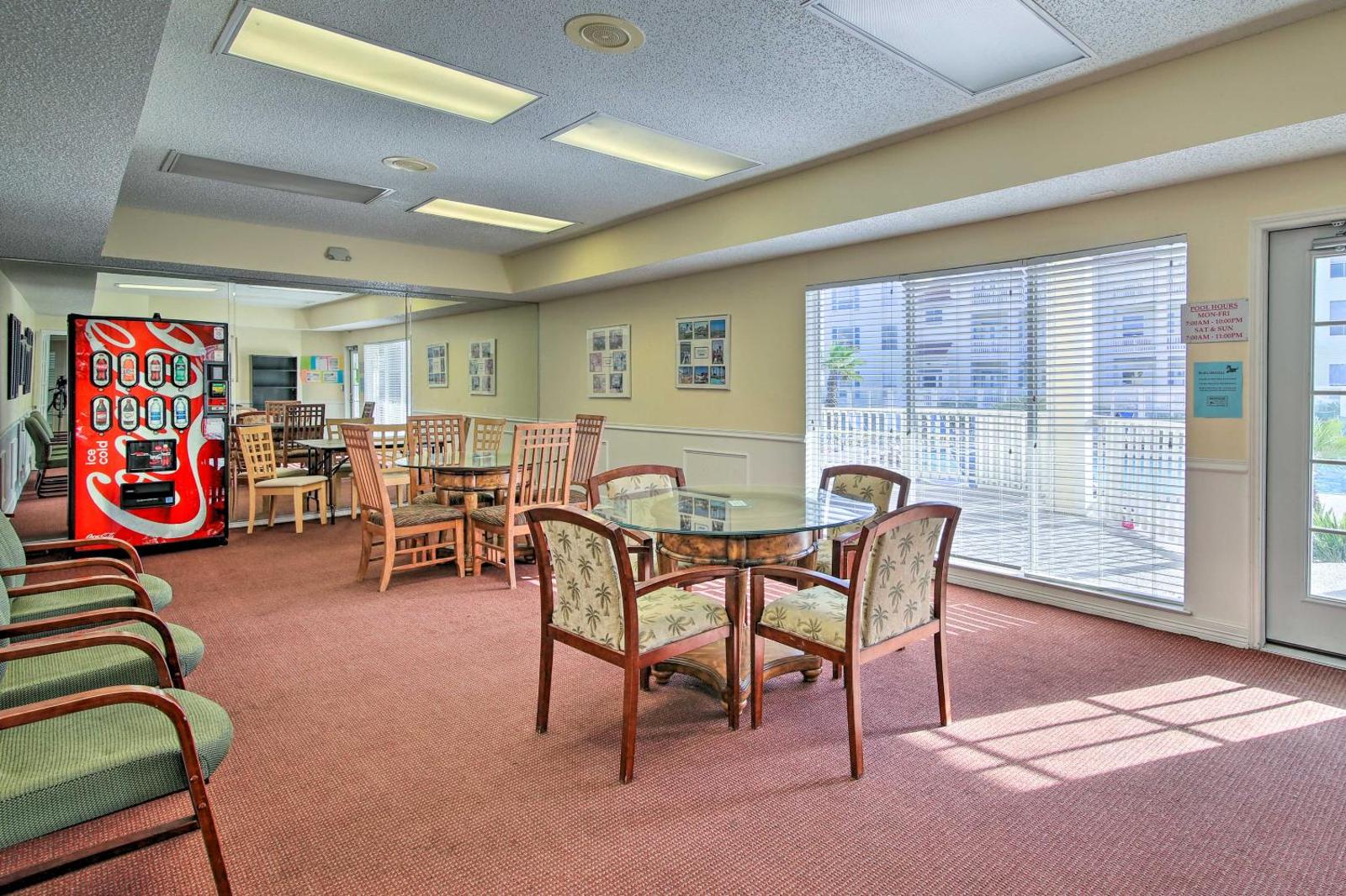Corpus Christi Condo- Walk to Whitecap Beach! Main image 1